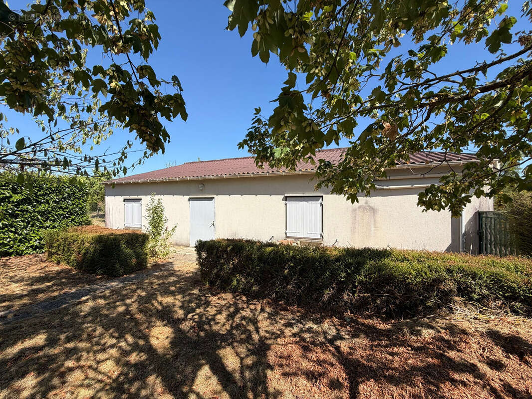 Maison 102 m² à Sainte-Lizaigne  - photo 9