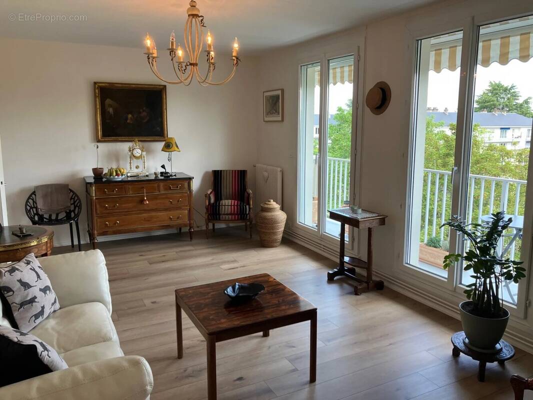 Appartement à SAINT-CYR-SUR-LOIRE