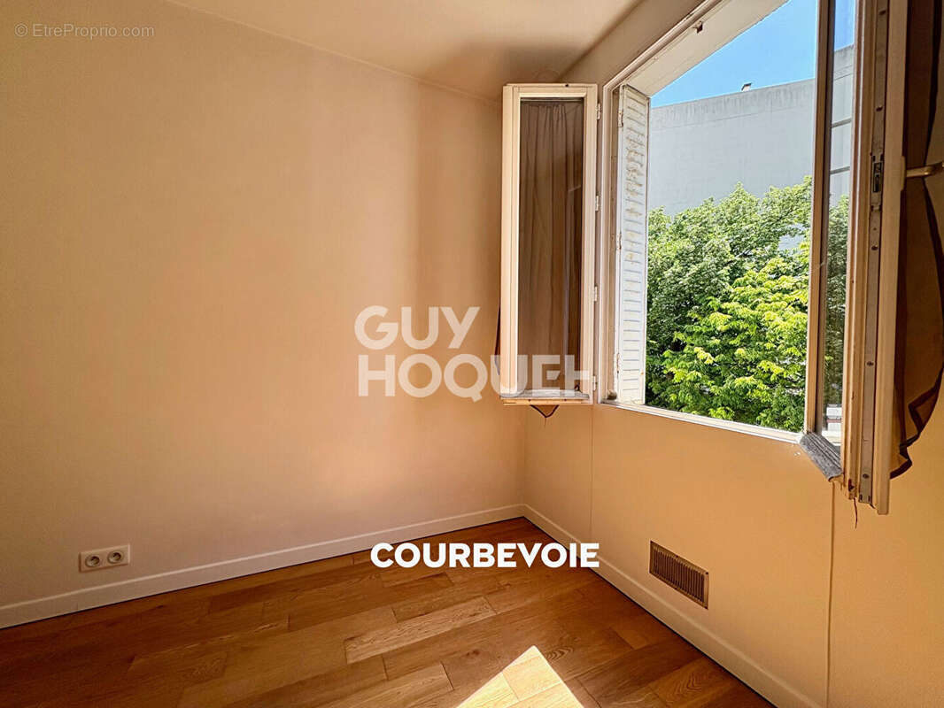 Appartement à COURBEVOIE