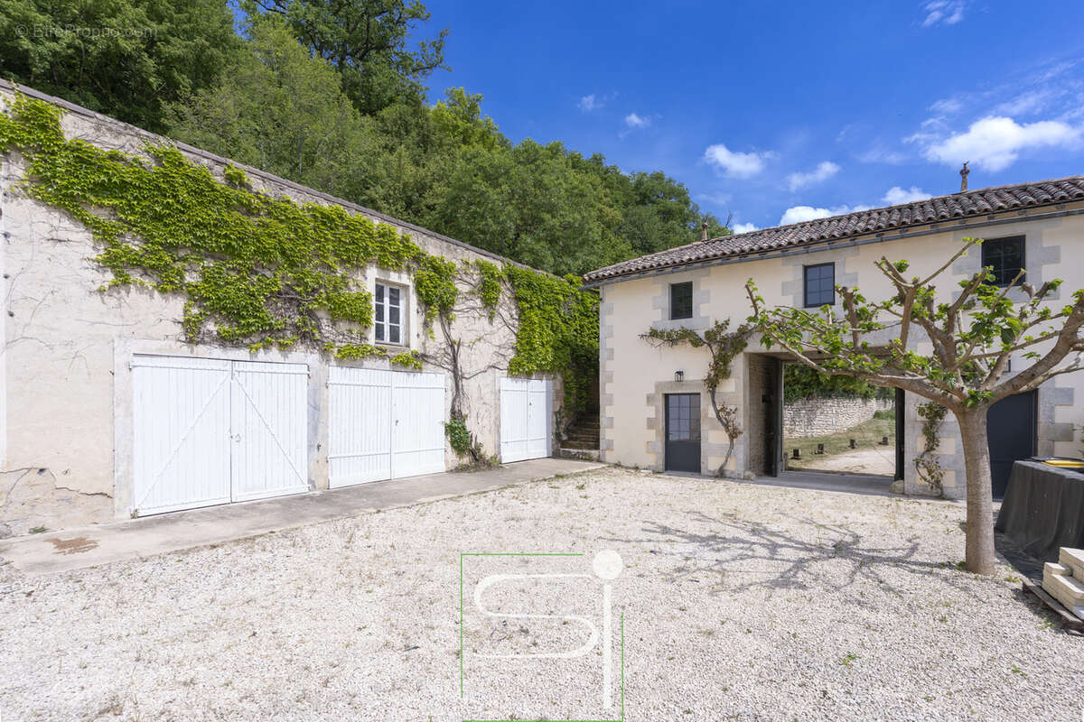 Maison à LIGUGE