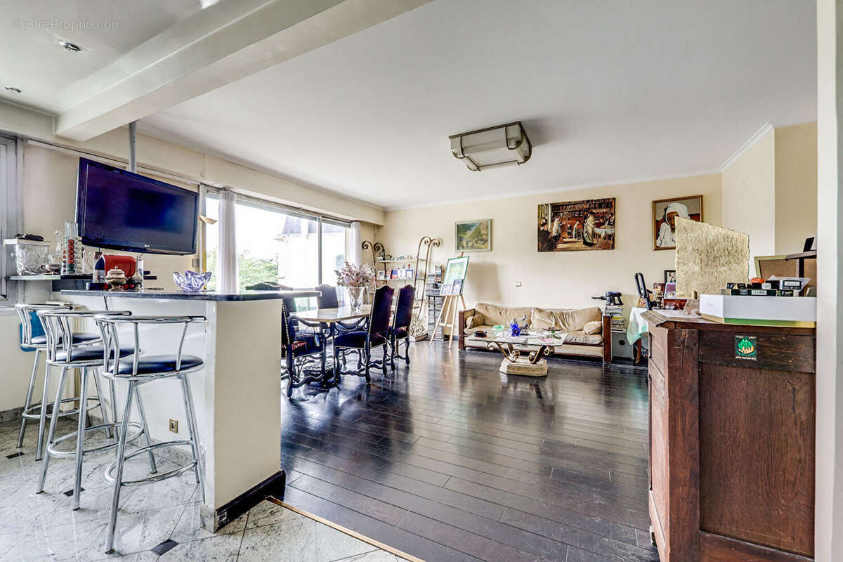 Appartement à CHARENTON-LE-PONT