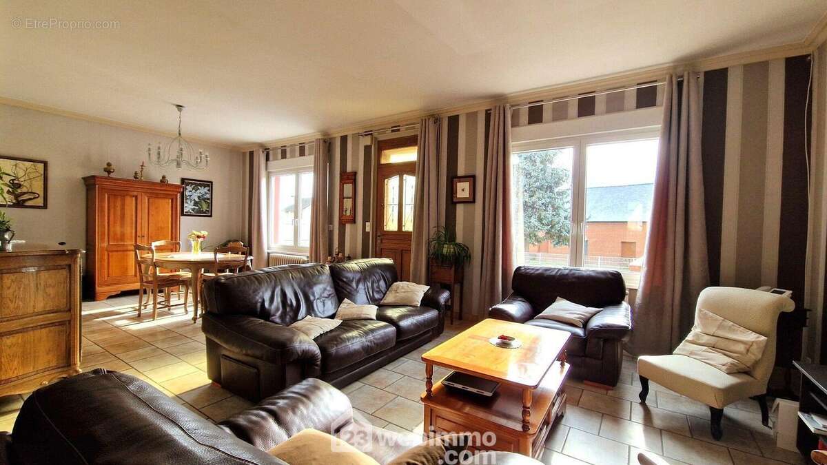 Une pièce principale lumineuse de 34 m² avec... - Maison à LAON