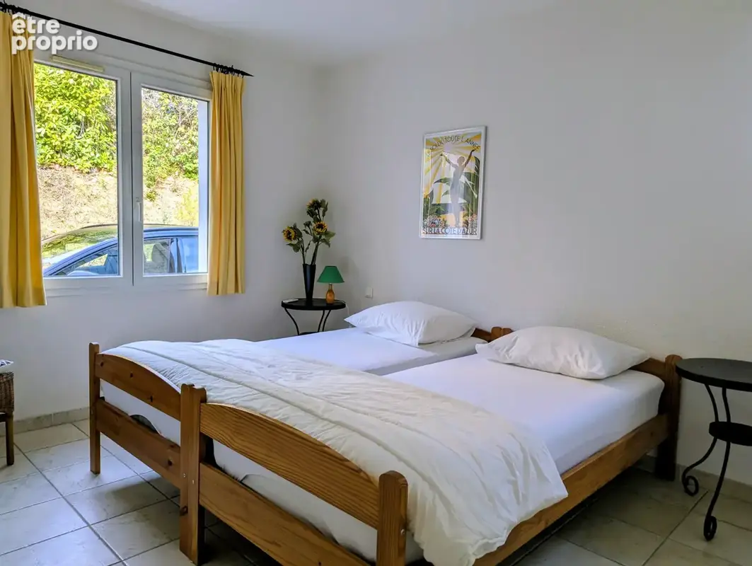 Villa d'architecte avec piscine, magnifiques vues dégagées et grand terrain - photo 16