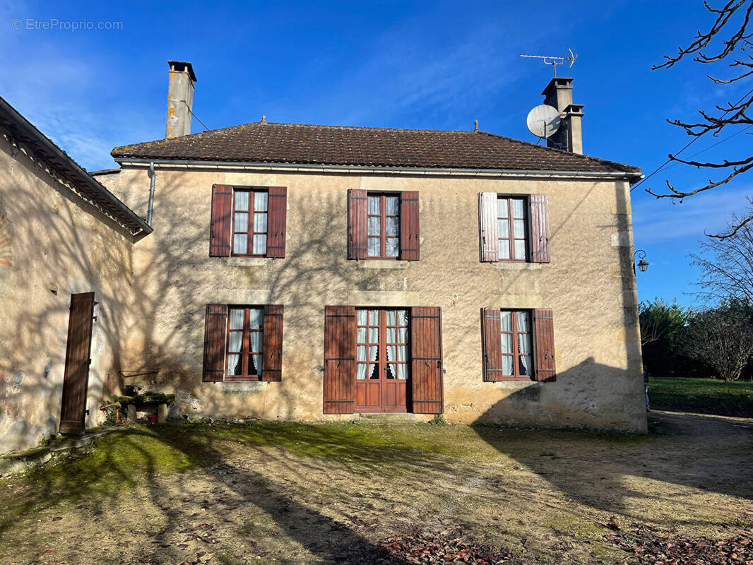 Maison à GENSAC