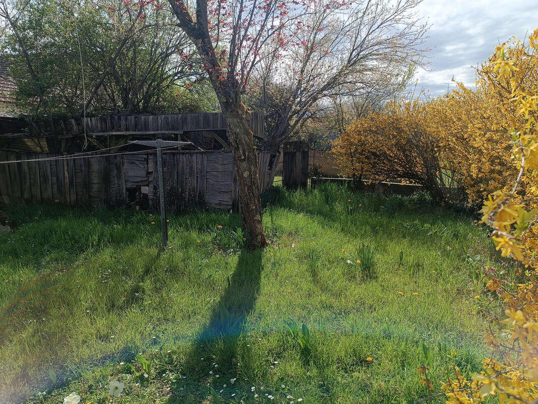 Maison à LA GUERCHE-SUR-L'AUBOIS