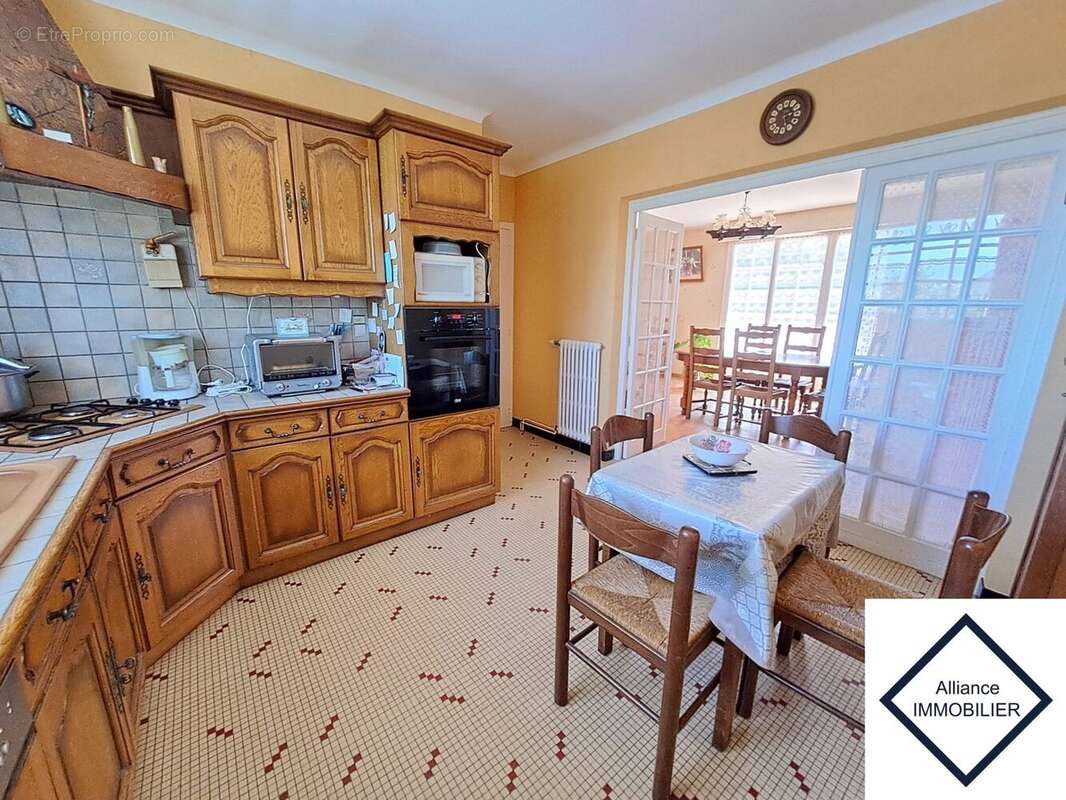 cuisine 11 m² environ - Maison à BECHEREL