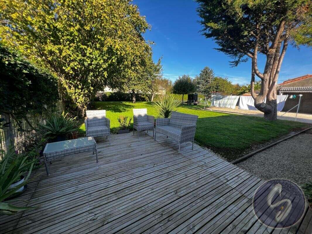 Maison à AZAY-LE-BRULE