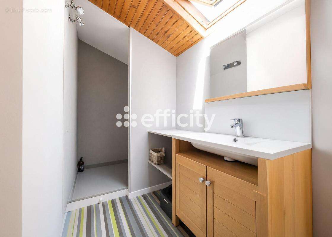 Maison 183 m² à Saint-Germain-Sur-L'arbresle  - photo 10