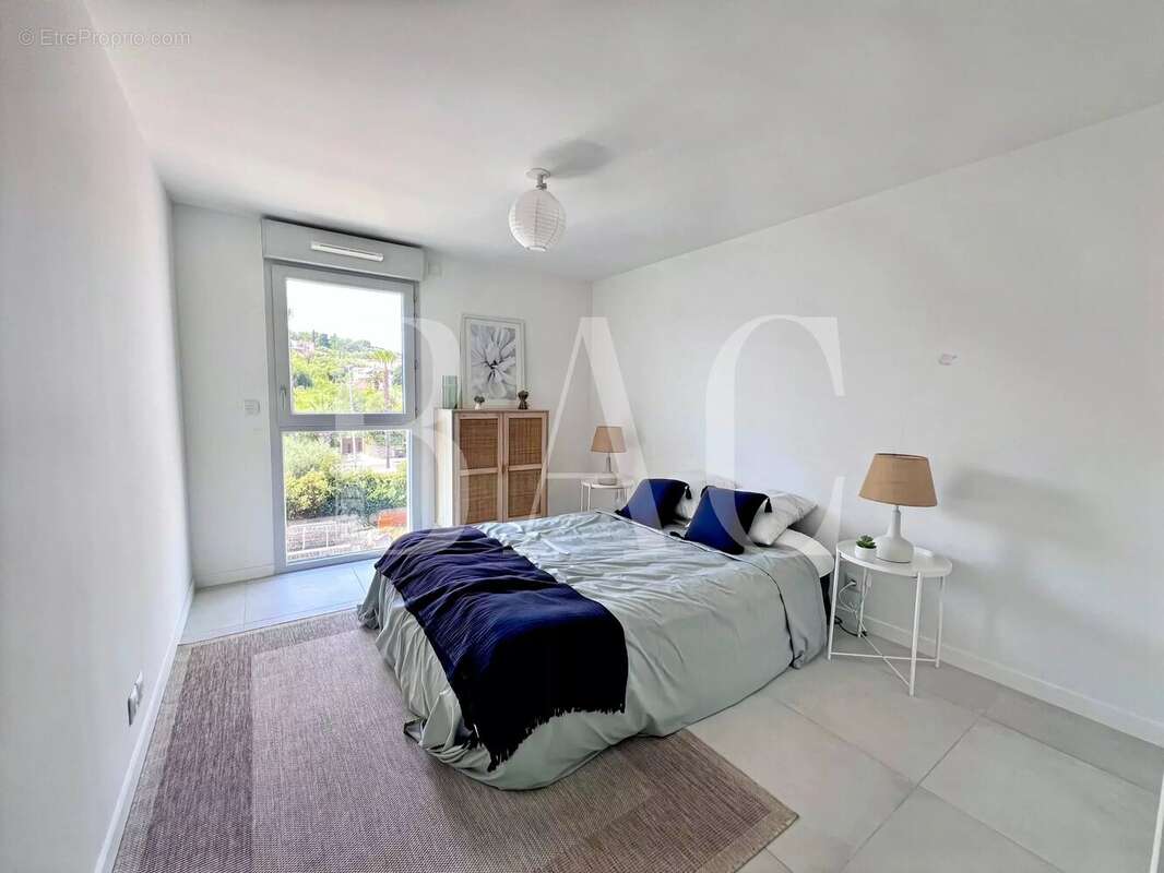 Vue mer panoramique pour ce superbe appartement lumineux 4 pièces à Antibes - photo 8