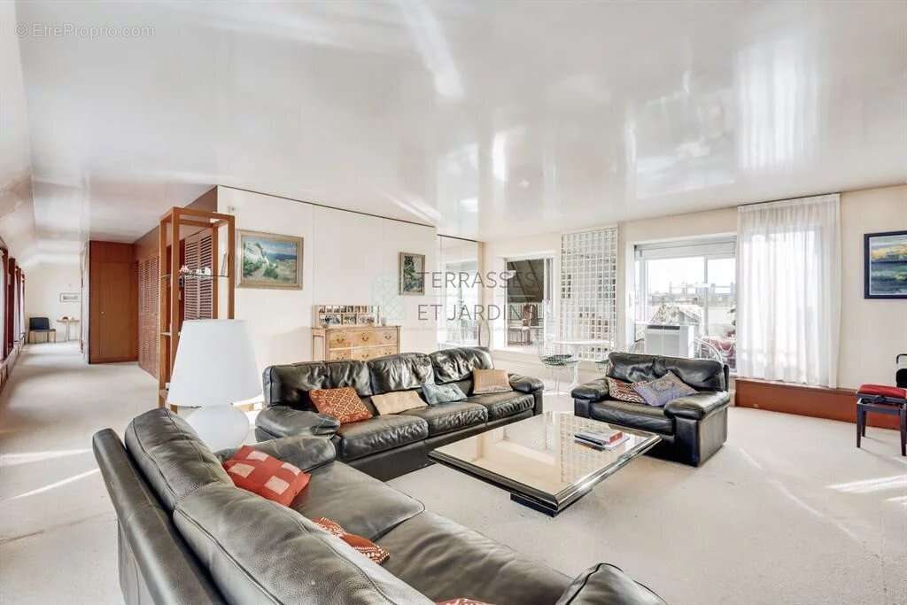 Appartement à PARIS-14E