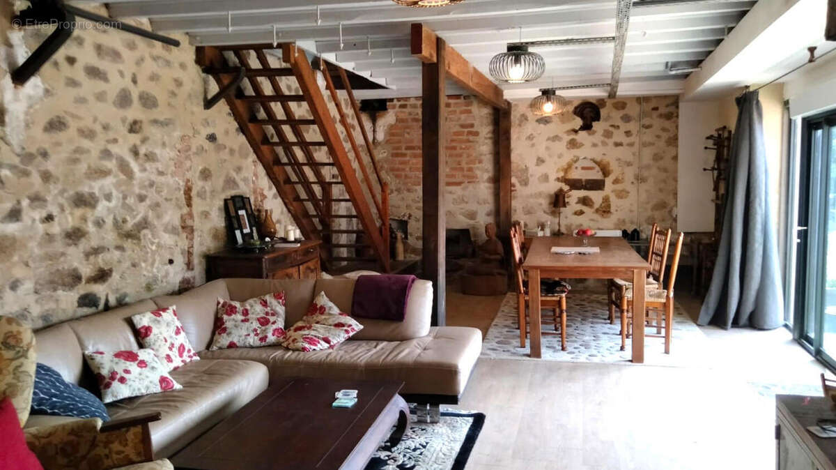 GITE - OPEN PLAN - Maison à SAINT-JUNIEN