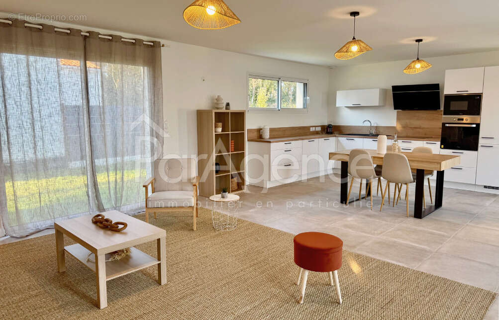 Maison à LES MATHES