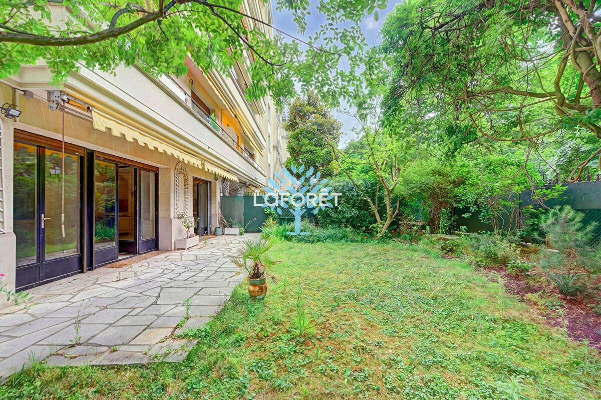 Appartement à NEUILLY-SUR-SEINE