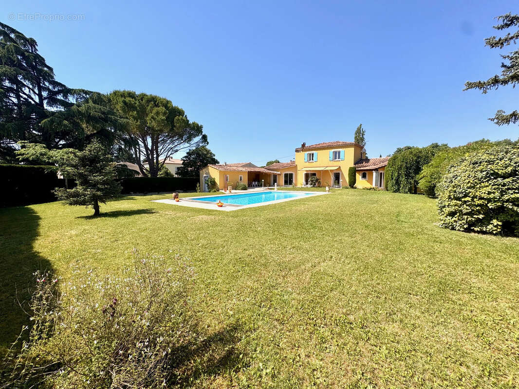 Maison à VALREAS