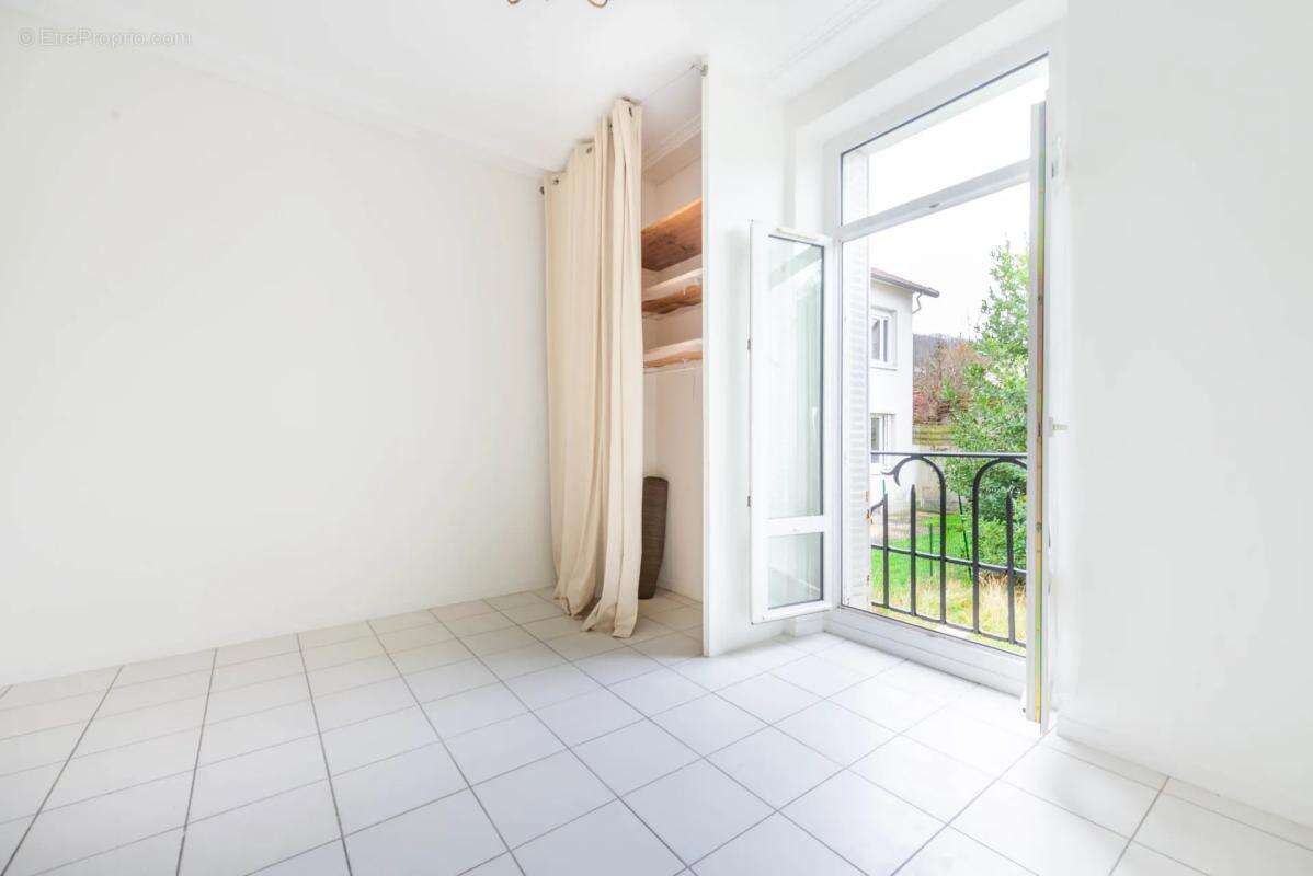 Appartement à SAINT-REMY-LES-CHEVREUSE