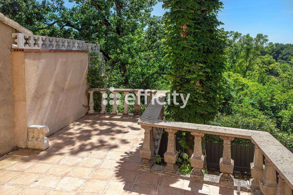 Maison 242 m² à Villeneuve-Sur-Vere  - photo 6