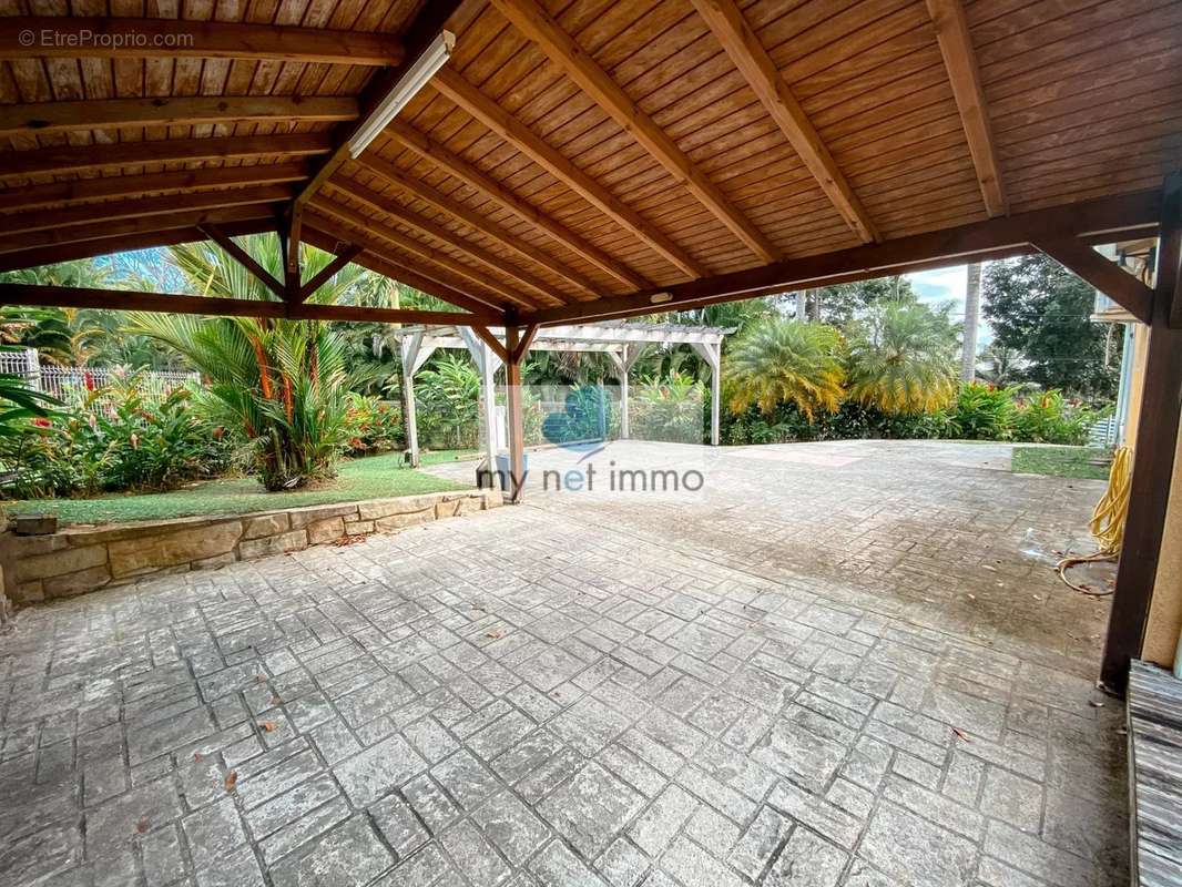 Maison à PETIT-BOURG