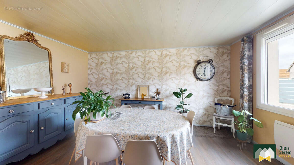 Salle à manger - Maison à COLTAINVILLE