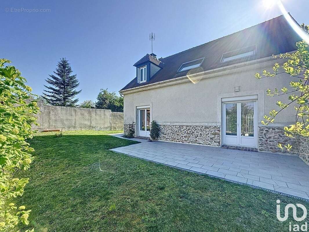 Photo 2 - Maison à CHAUCONIN-NEUFMONTIERS