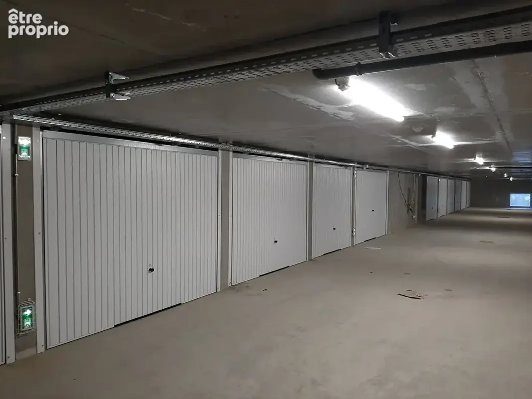 Parking à LYON-8E