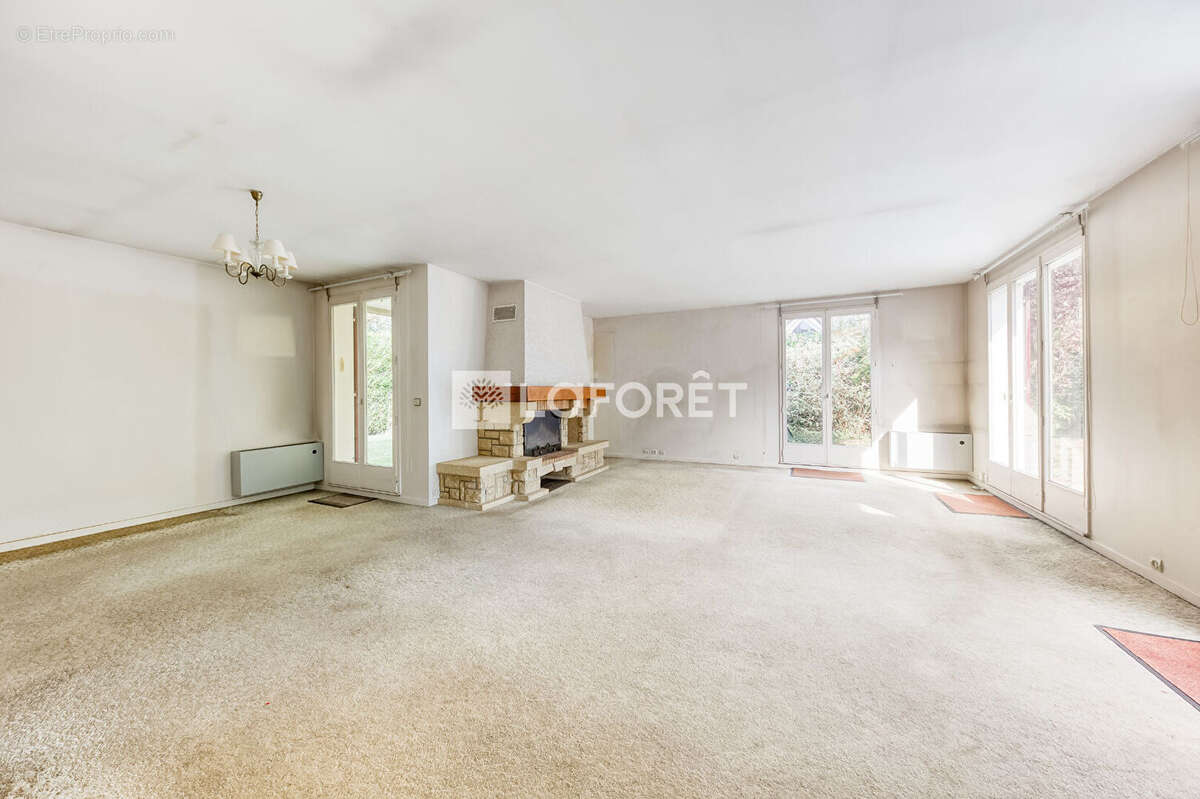 Maison à LA QUEUE-EN-BRIE