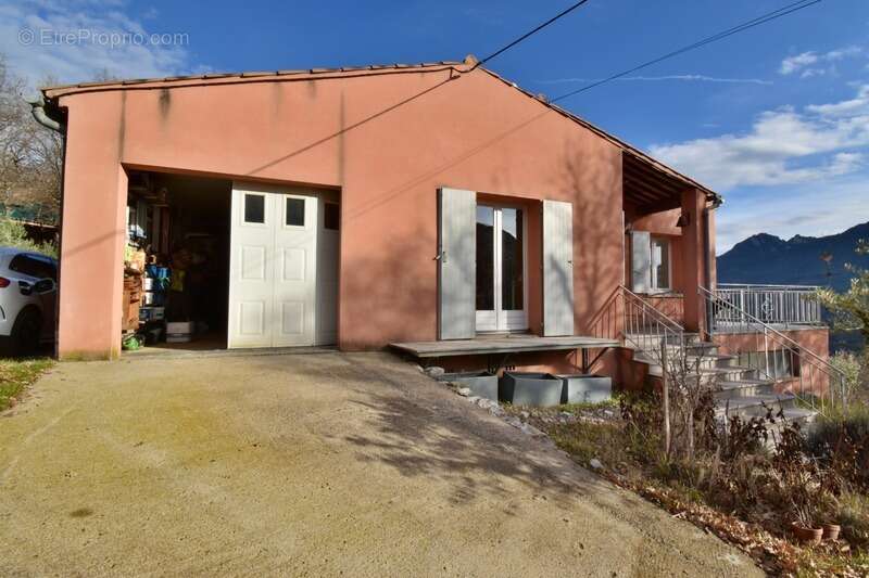 Maison à ENTREPIERRES