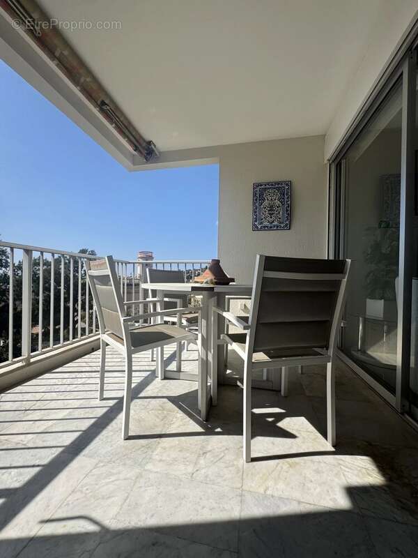 Appartement à VALLAURIS