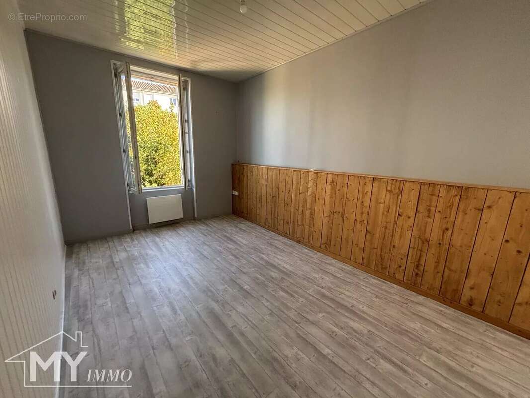 Appartement à PINEUILH