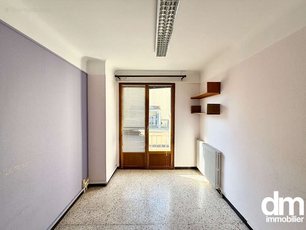 Immeuble Martigues - Maison de ville de 115 m²  avec local commercial de 35 m². - photo 16
