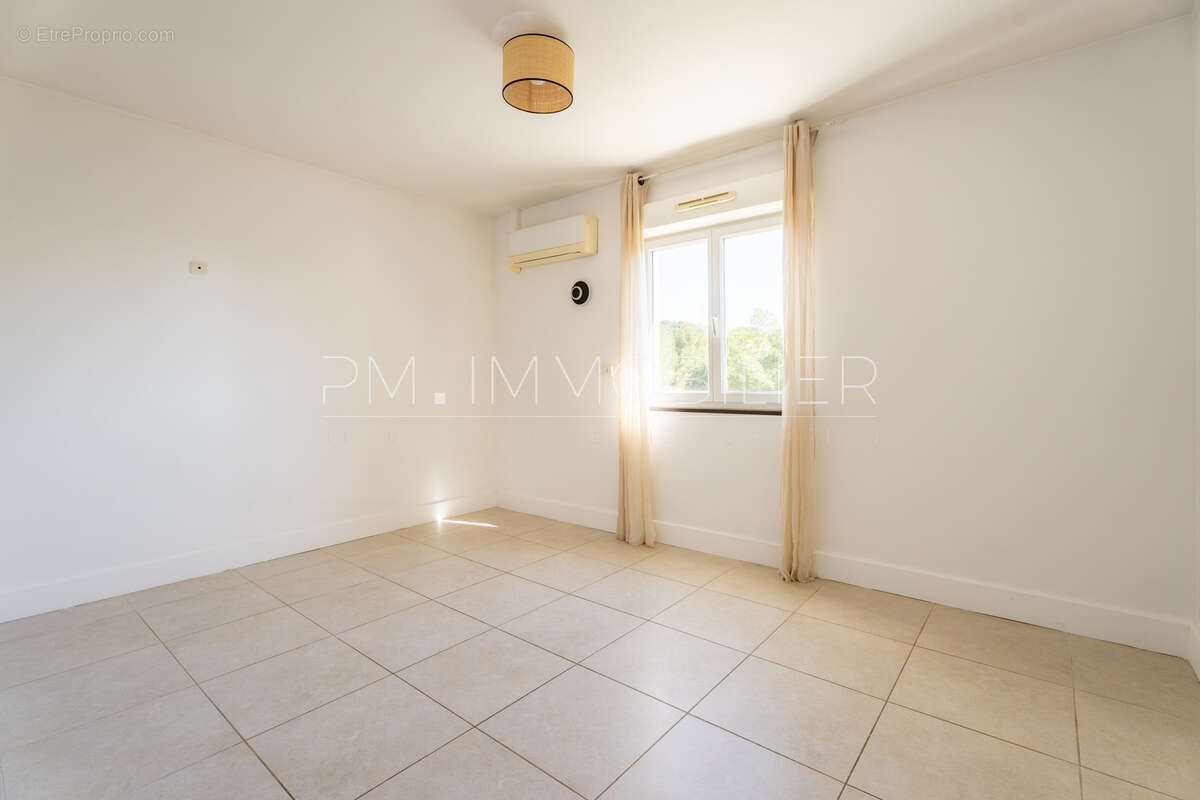Appartement à MARSEILLE-12E