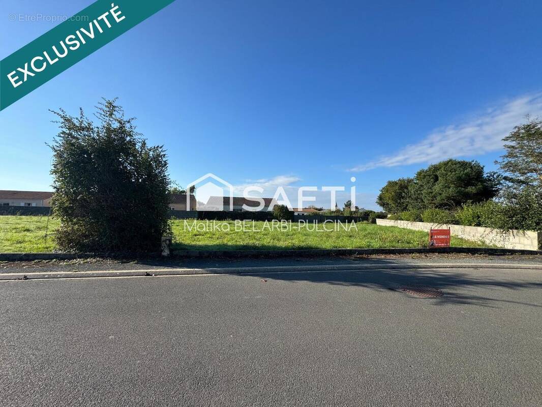 Photo 1 - Terrain à SAINT-MATHURIN