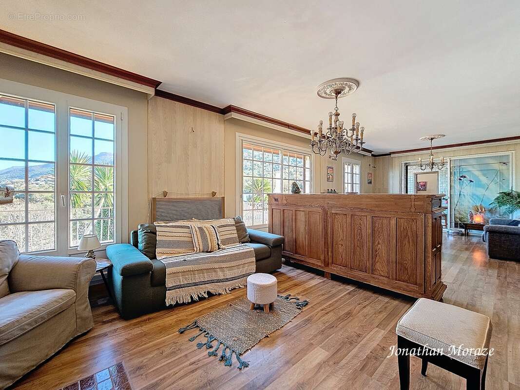 Maison à VILLELONGUE-DELS-MONTS