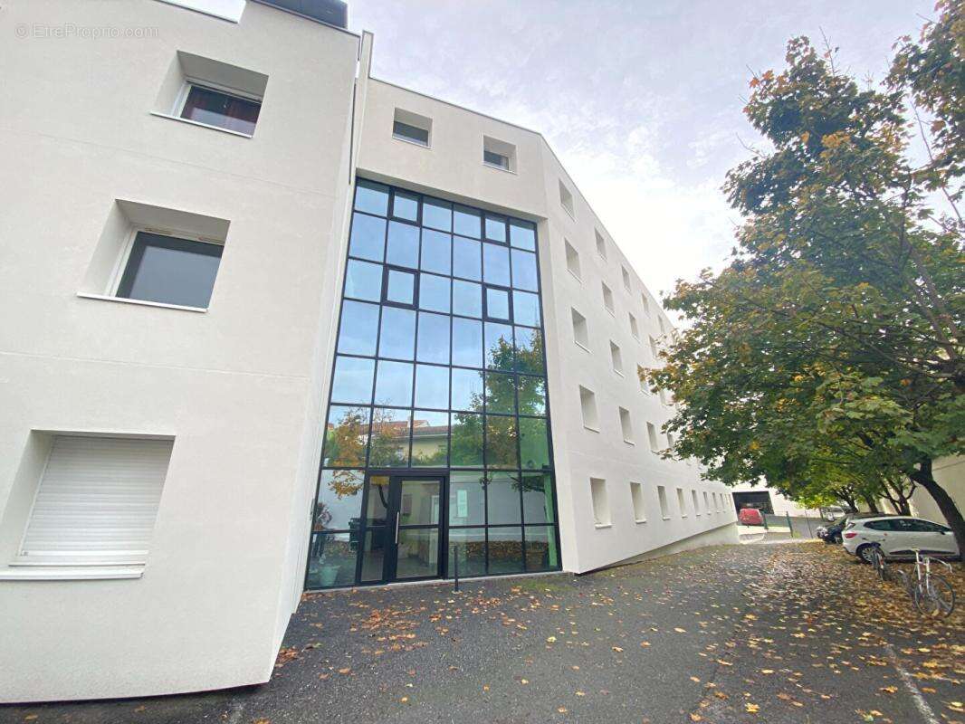 Studio très lumineux et fonctionnel quartier St Genès, Victoire, Nansouty - photo 4