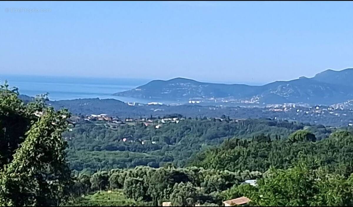 Maison à CHATEAUNEUF-GRASSE