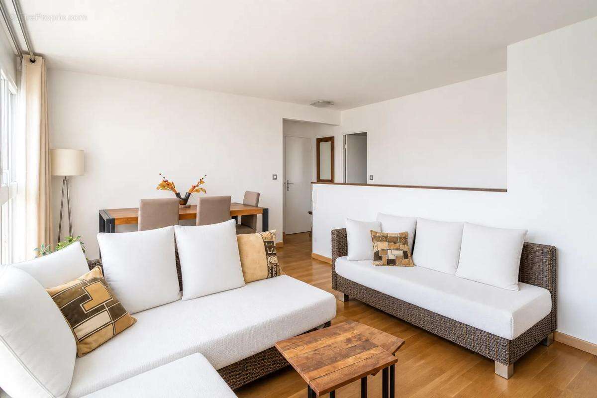 App. 4 pièces 86 m² Nanterre Préfecture loué - photo 2