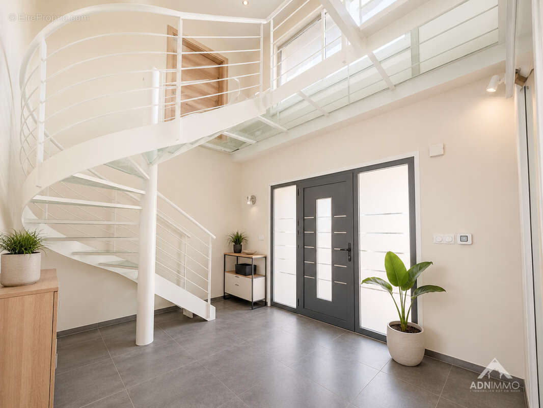 Maison à CHALLEX