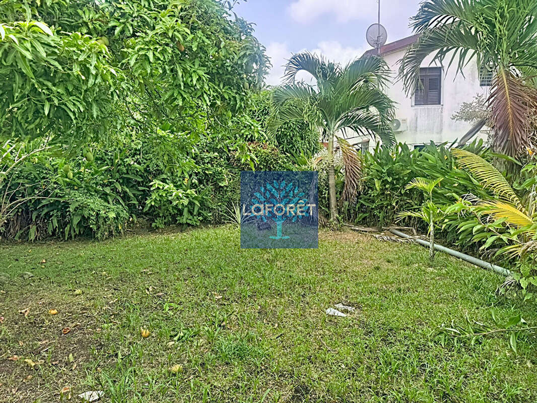 A vendre : Maison T6 sur deux niveaux au Lamentin - photo 7