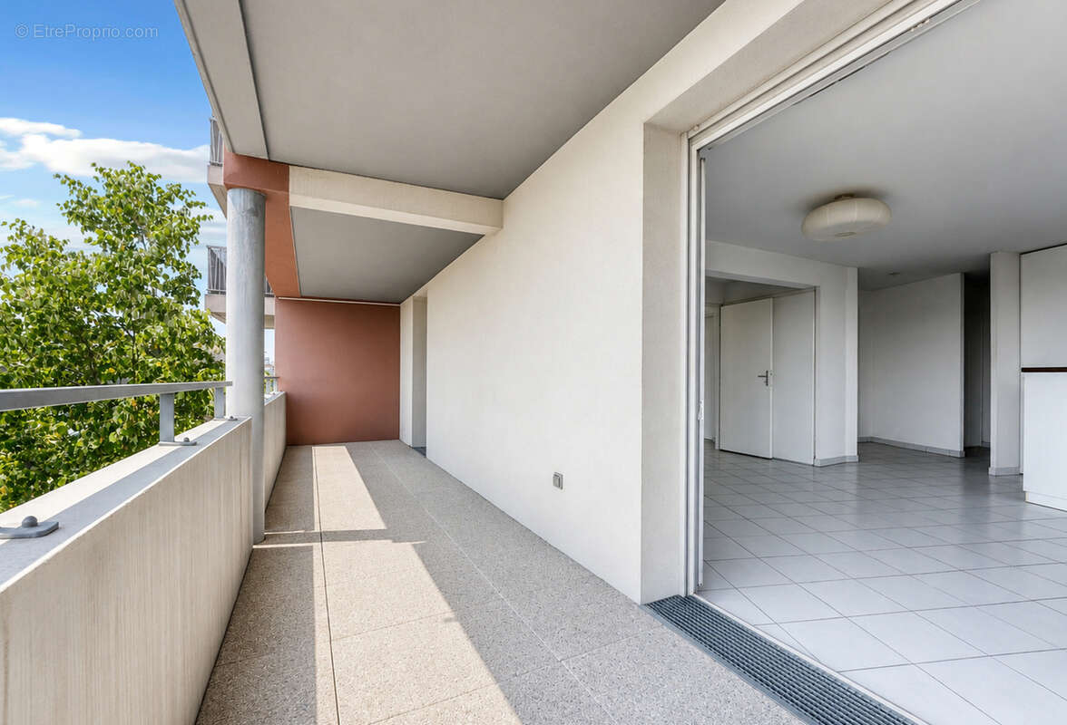 En exclusivité ! Appartement T3 de 68 m2 situé au 1er étage, dans le quartier recherché de Croix-Daurade. - photo 3