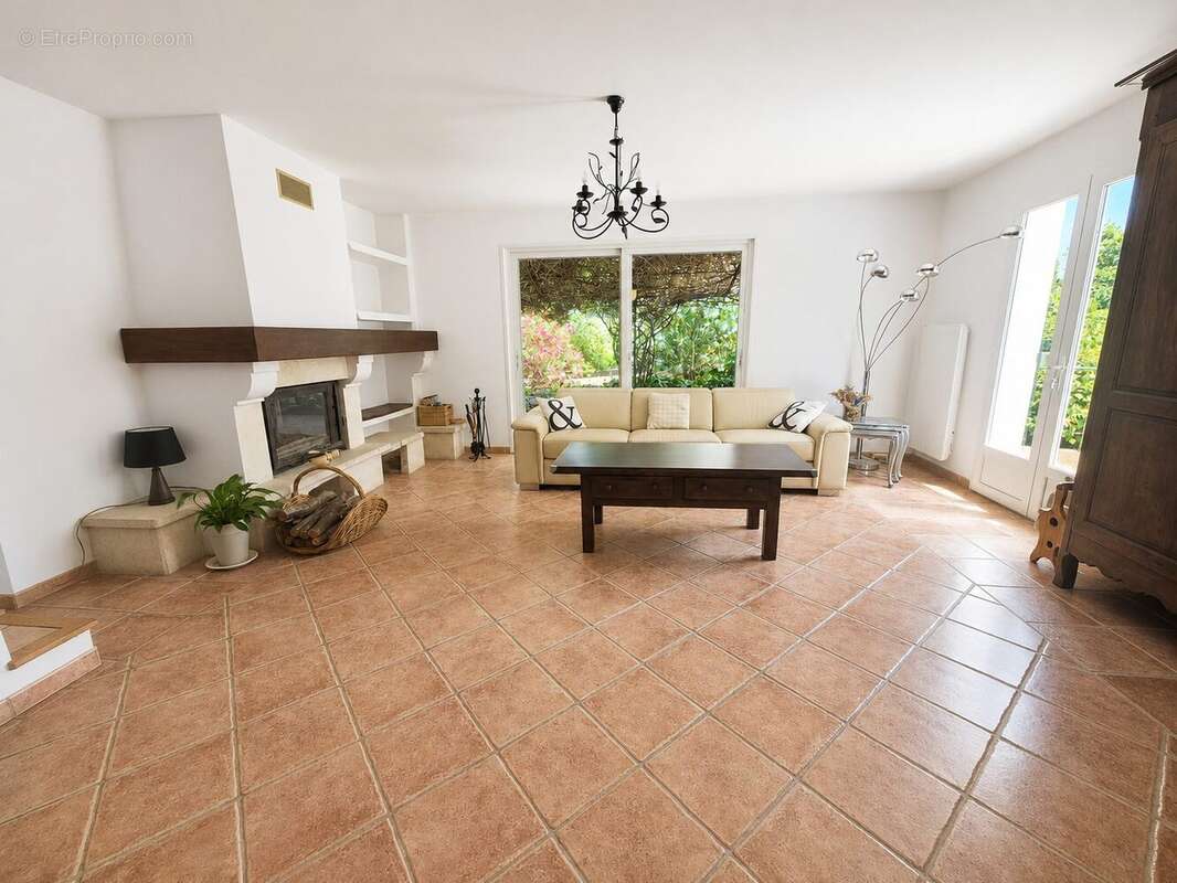 Maison 140 m² à Belcodene  - photo 8