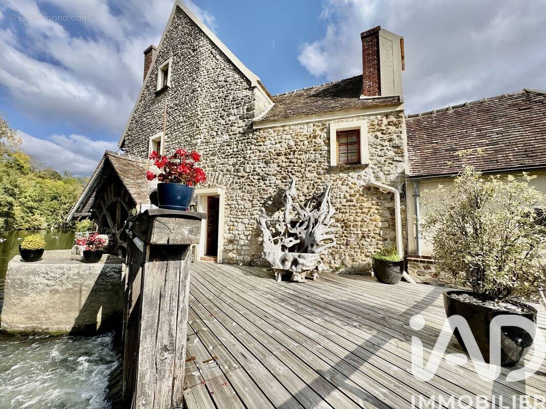 Photo 1 - Commerce à VARENNES-JARCY