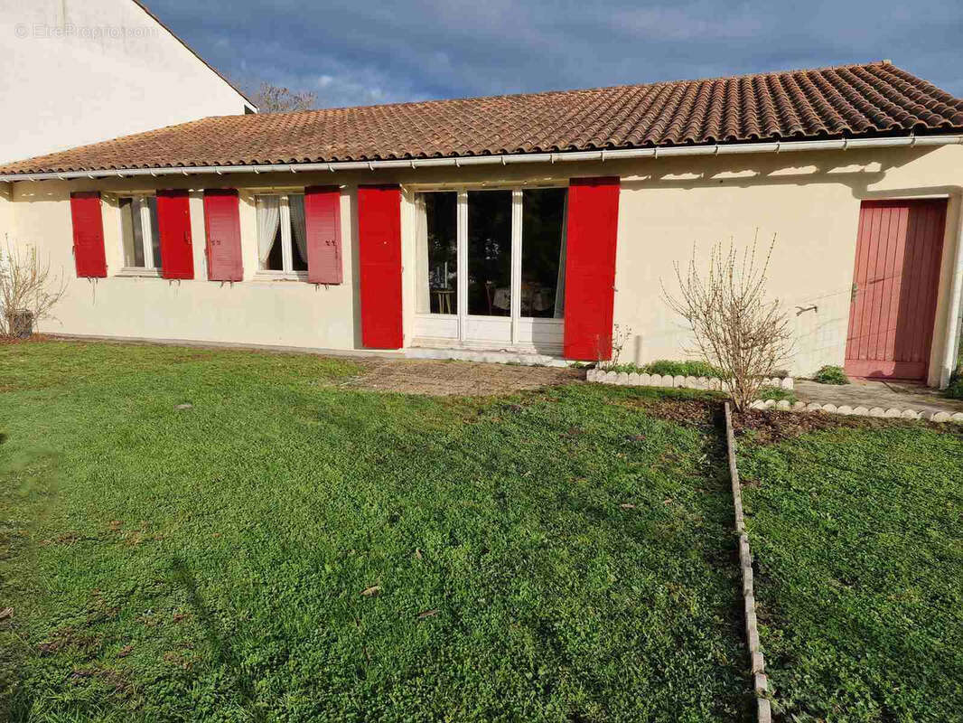 Maison à ETAULIERS