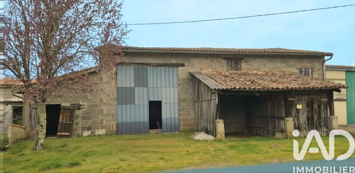 Maison 135 m² à Saint-Martin-De-Coux  - photo 8