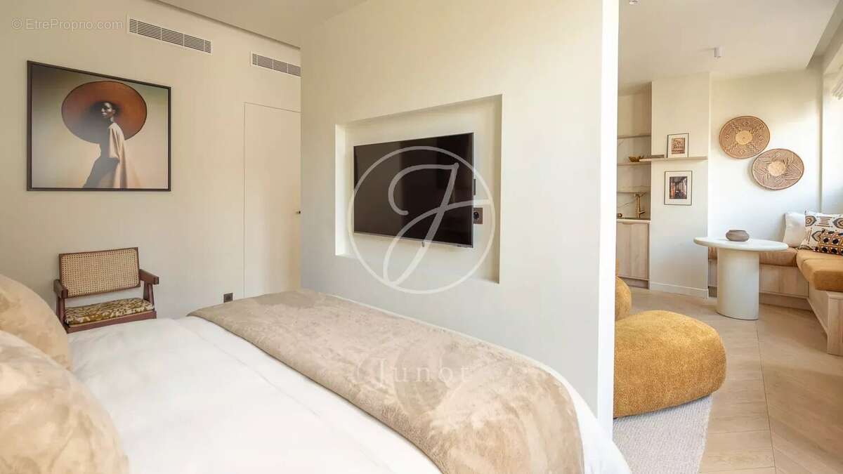 Appartement à PARIS-8E