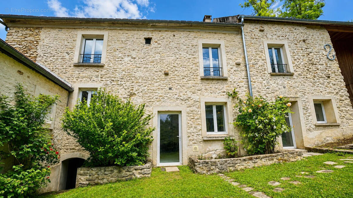 Maison à MEZIERES-SUR-SEINE