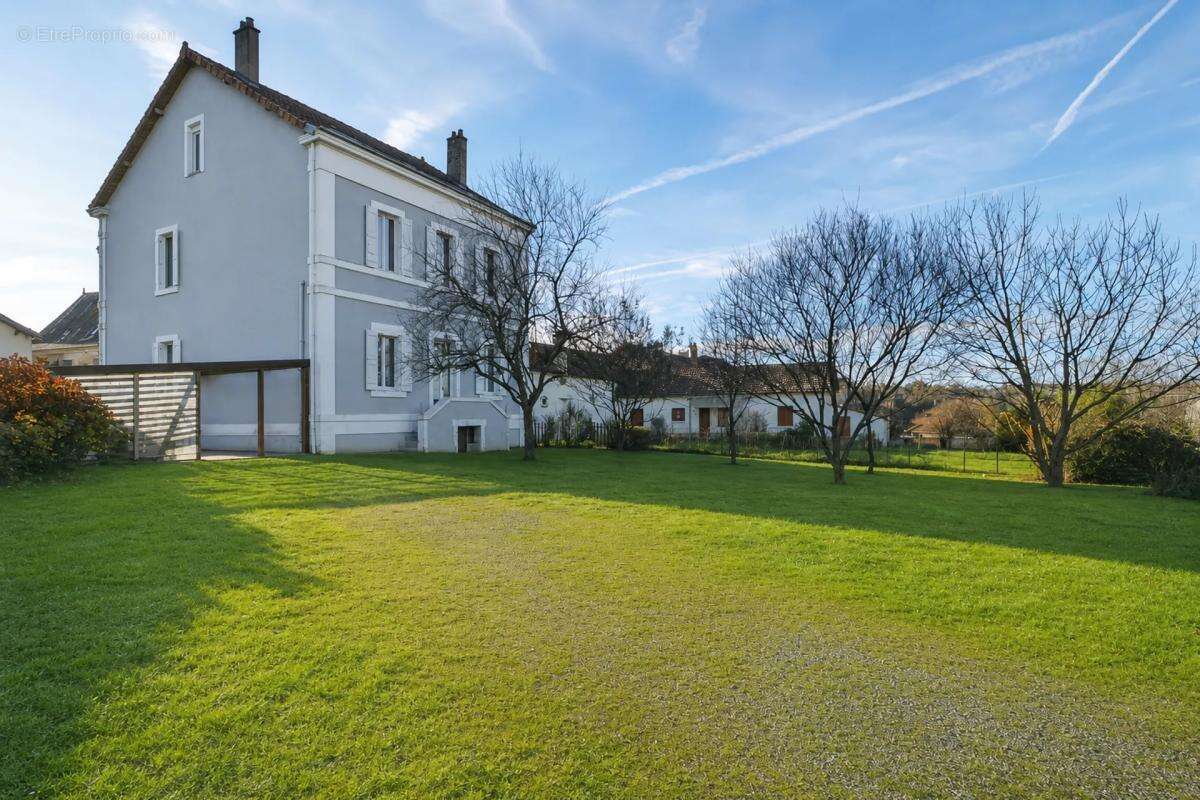 Appartement à SAINT-YRIEIX-LA-PERCHE