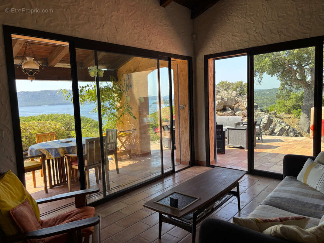 Villa avec vue mer panoramique édifiée sur un terrain de plus de 4150m2 avec piscine. - photo 4