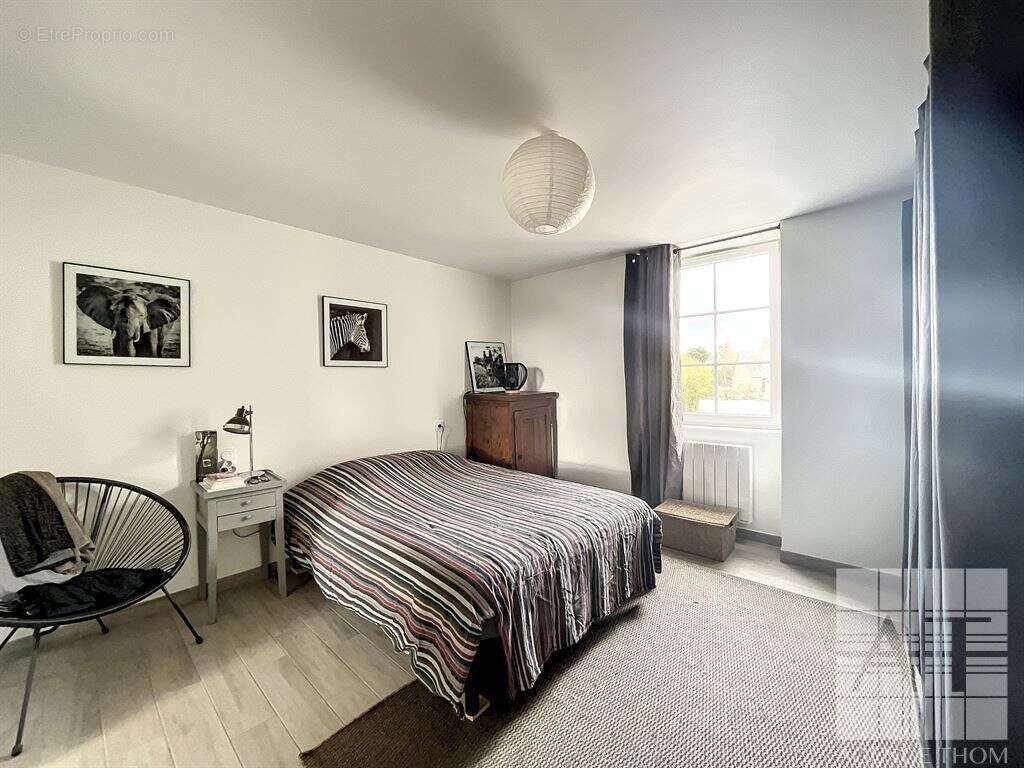 Maison à MONTREUIL-POULAY