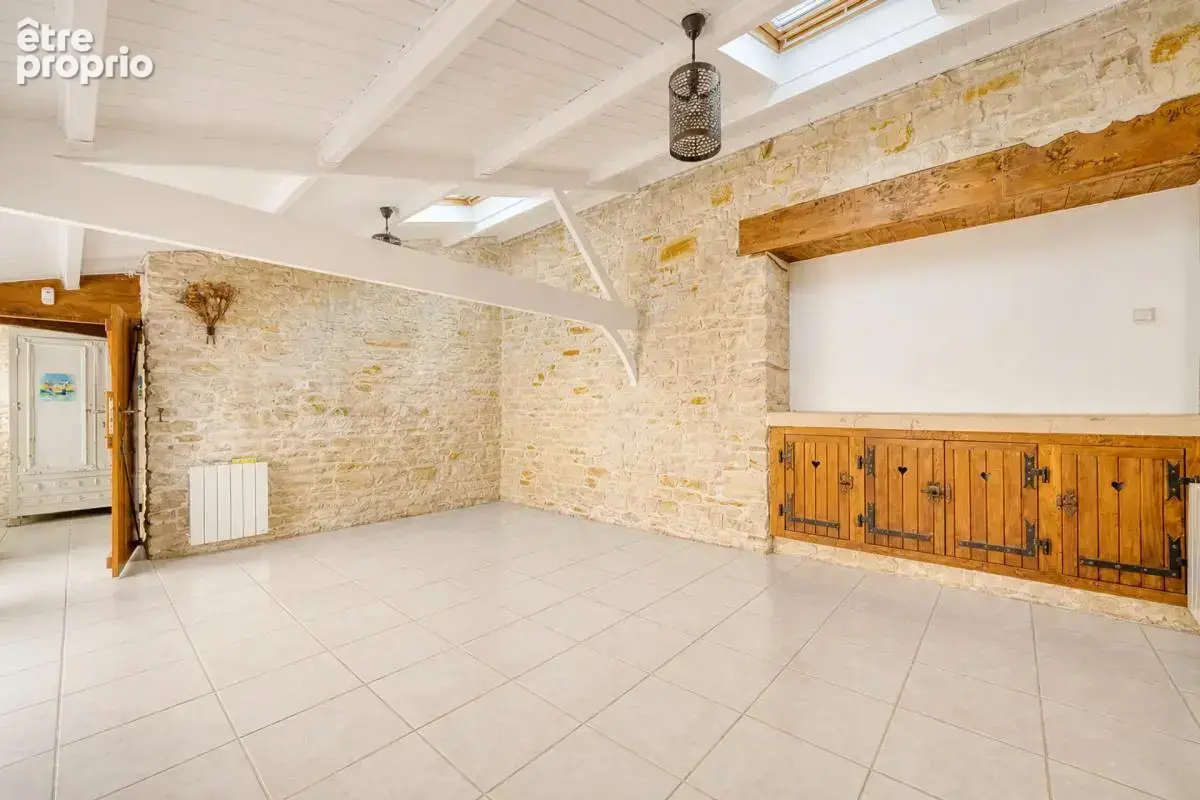 17700 VOUHÉ – ANCIENNE FORGE RÉNOVÉE – 239 M² - Gîte - Piscine - photo 4