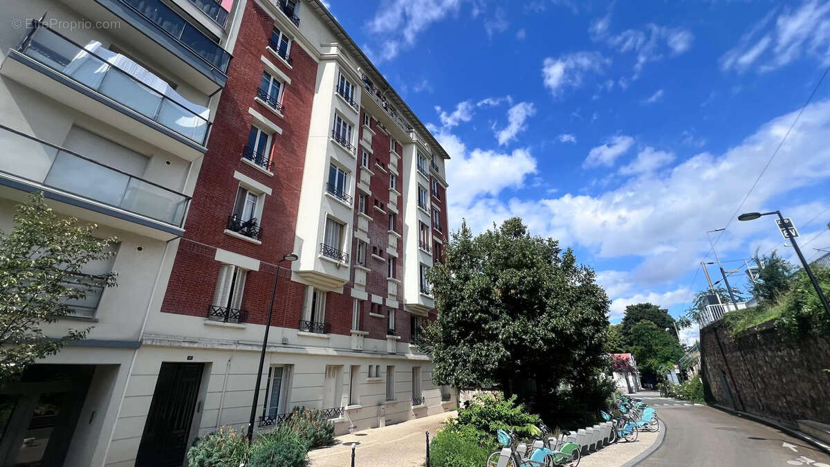 Appartement à COURBEVOIE