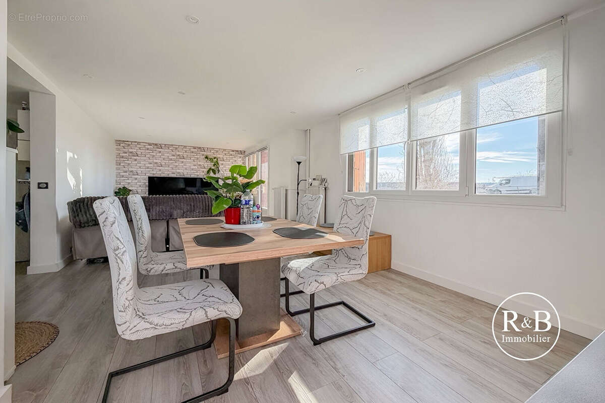 Appartement à LES CLAYES-SOUS-BOIS